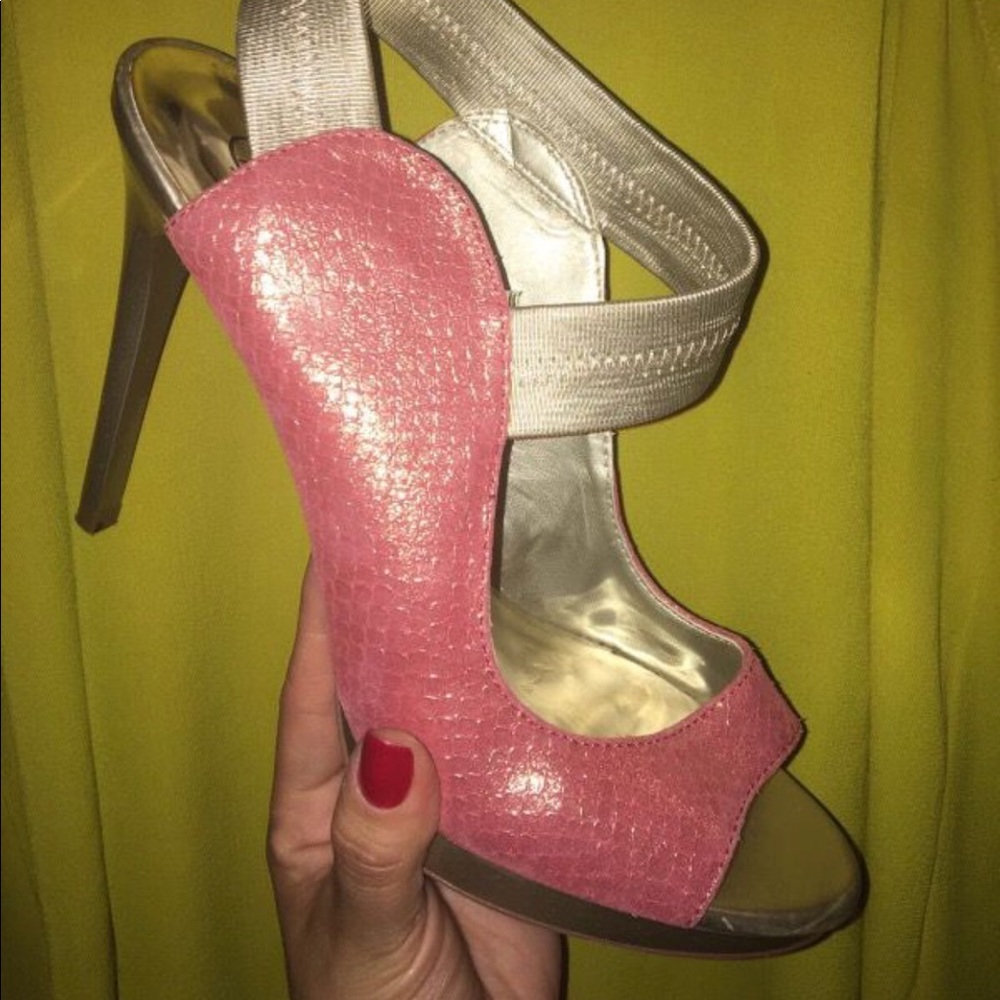 Carlos Santana pair of shoes